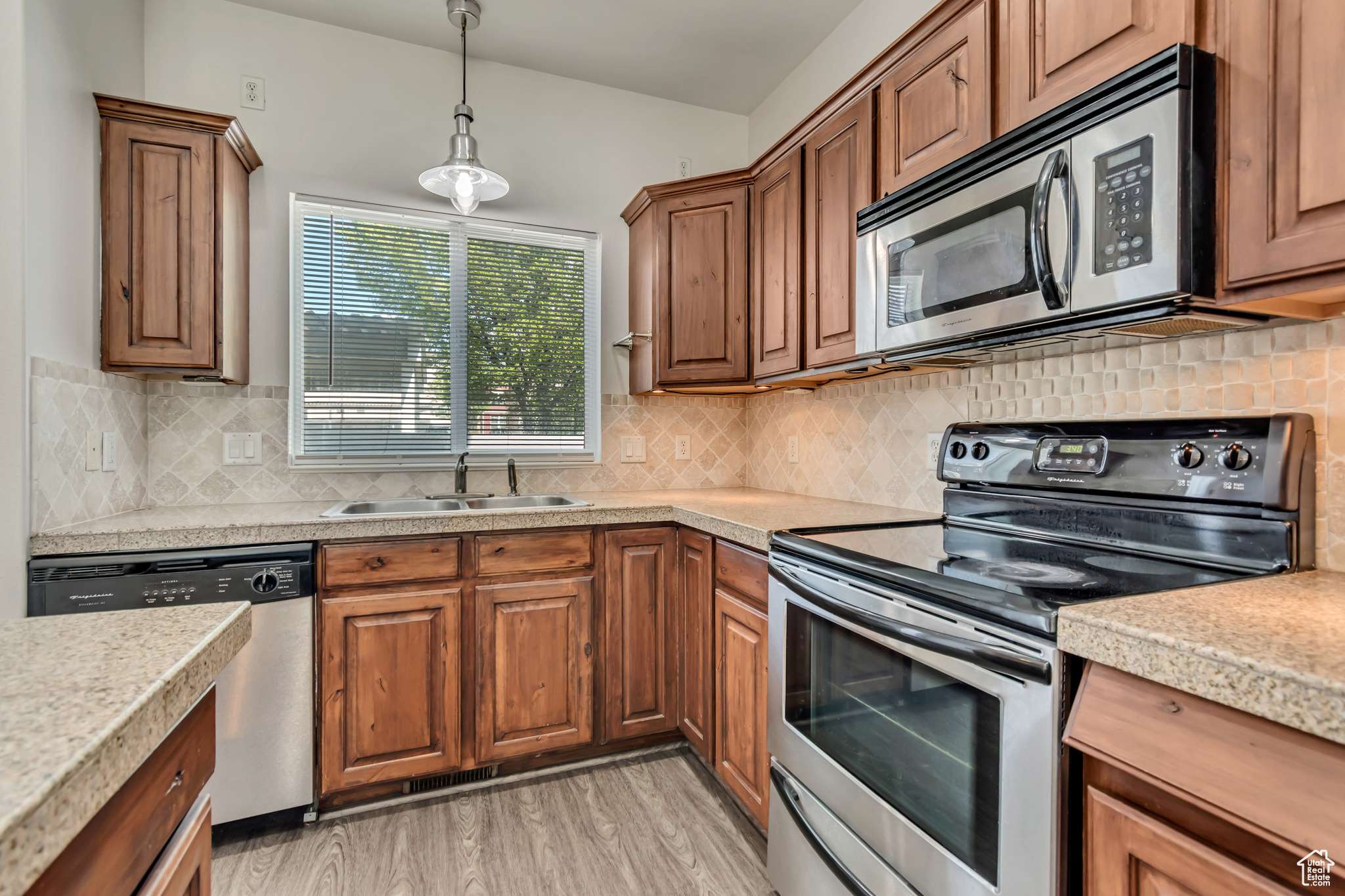 Woods Cross, UT 84087,1523 S 870 W