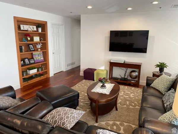 Salt Lake City, UT 84101,44 W 300 S #1107N
