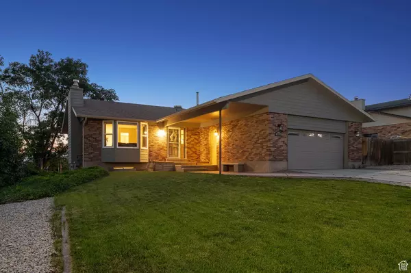 Sandy, UT 84093,8962 S ALTAIR DR