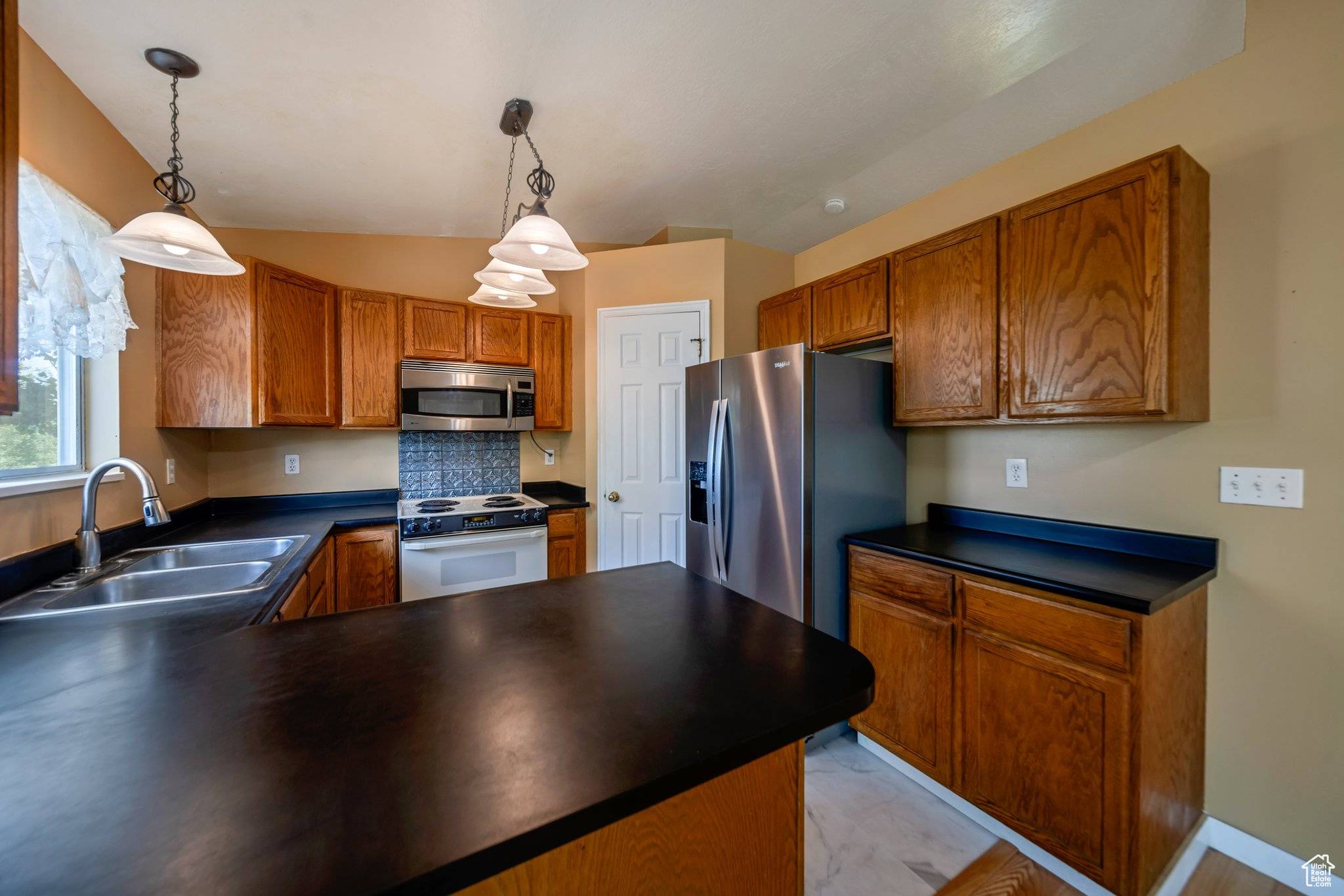 Roy, UT 84067,4213 S 2850 W