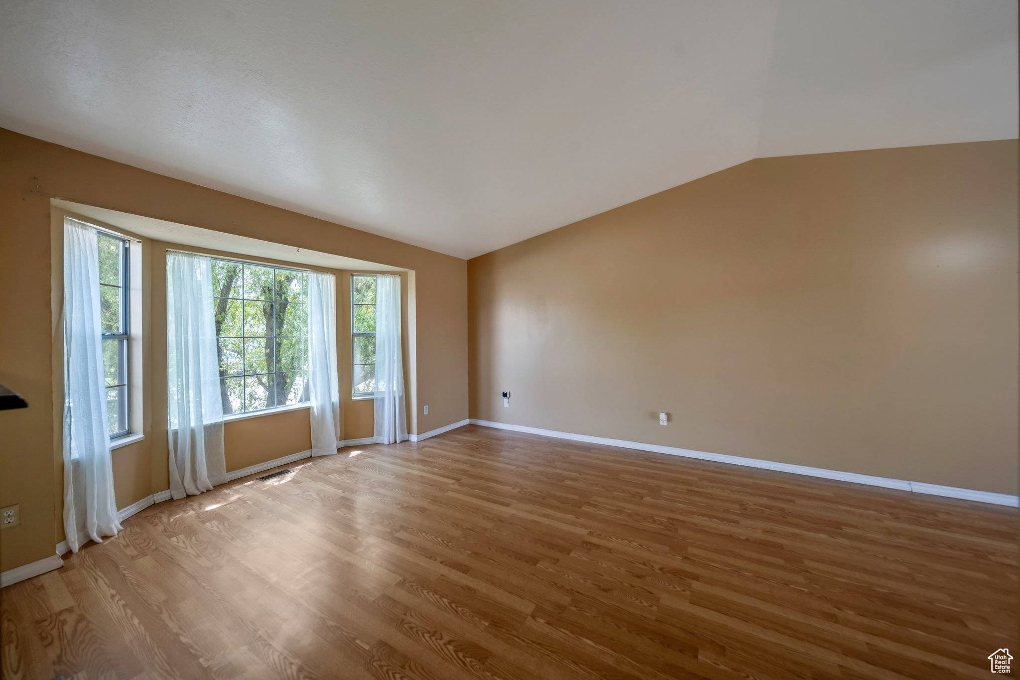 Roy, UT 84067,4213 S 2850 W
