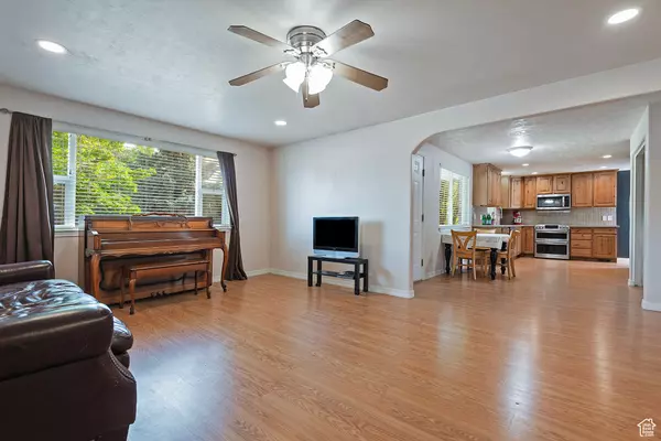 Sandy, UT 84070,628 E WYANDOTTE AVE S