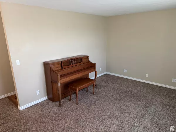Vernal, UT 84078,402 E 1500 S