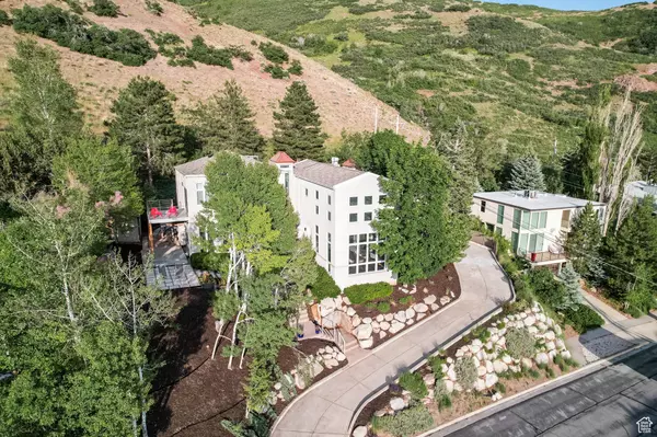 Salt Lake City, UT 84109,2093 S LAKELINE DR