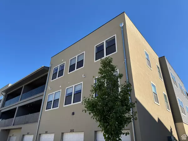 8392 S SKY MIRROR LN W #302, Midvale, UT 84047