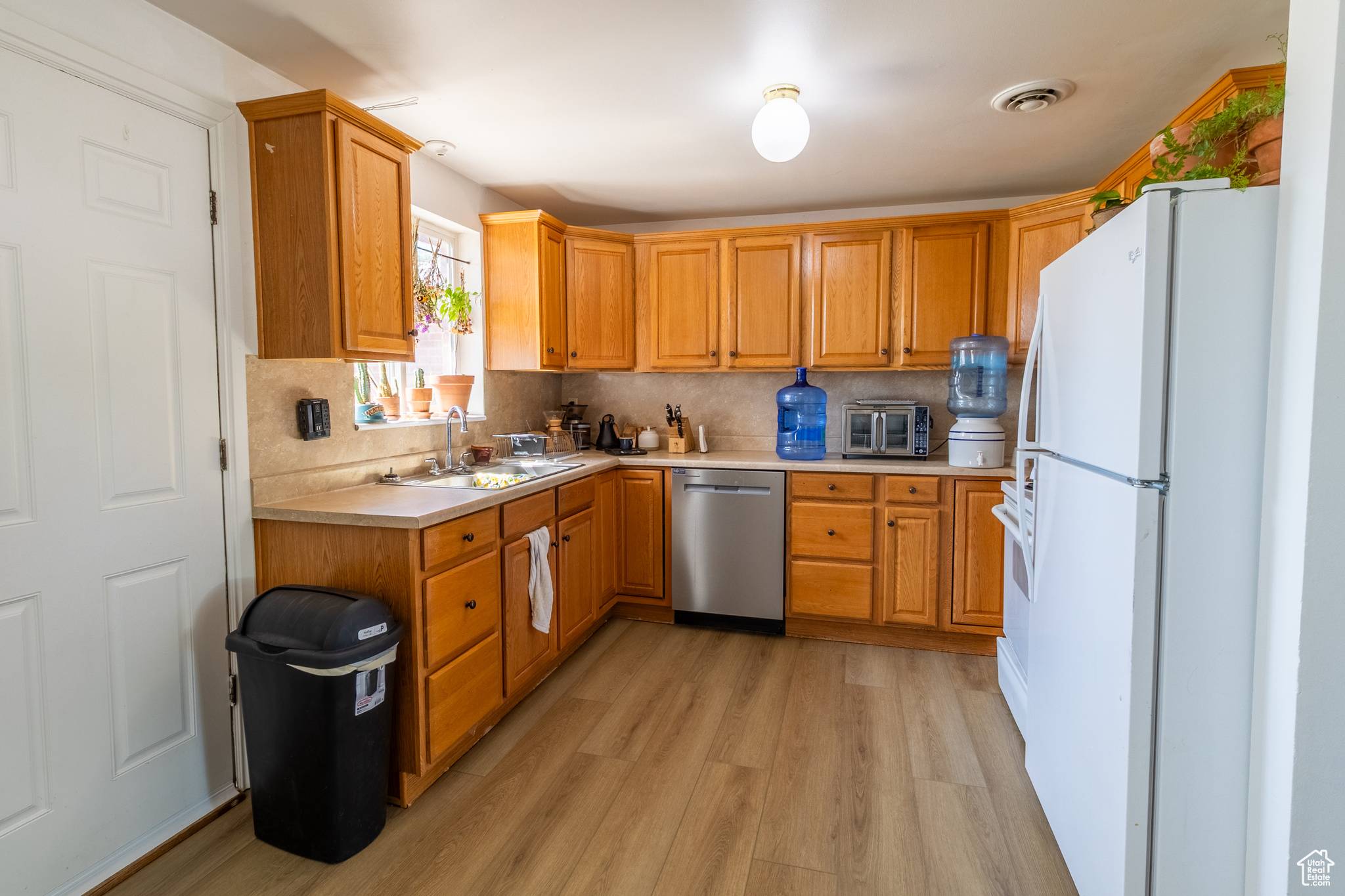 Clearfield, UT 84015,636 N 200 W