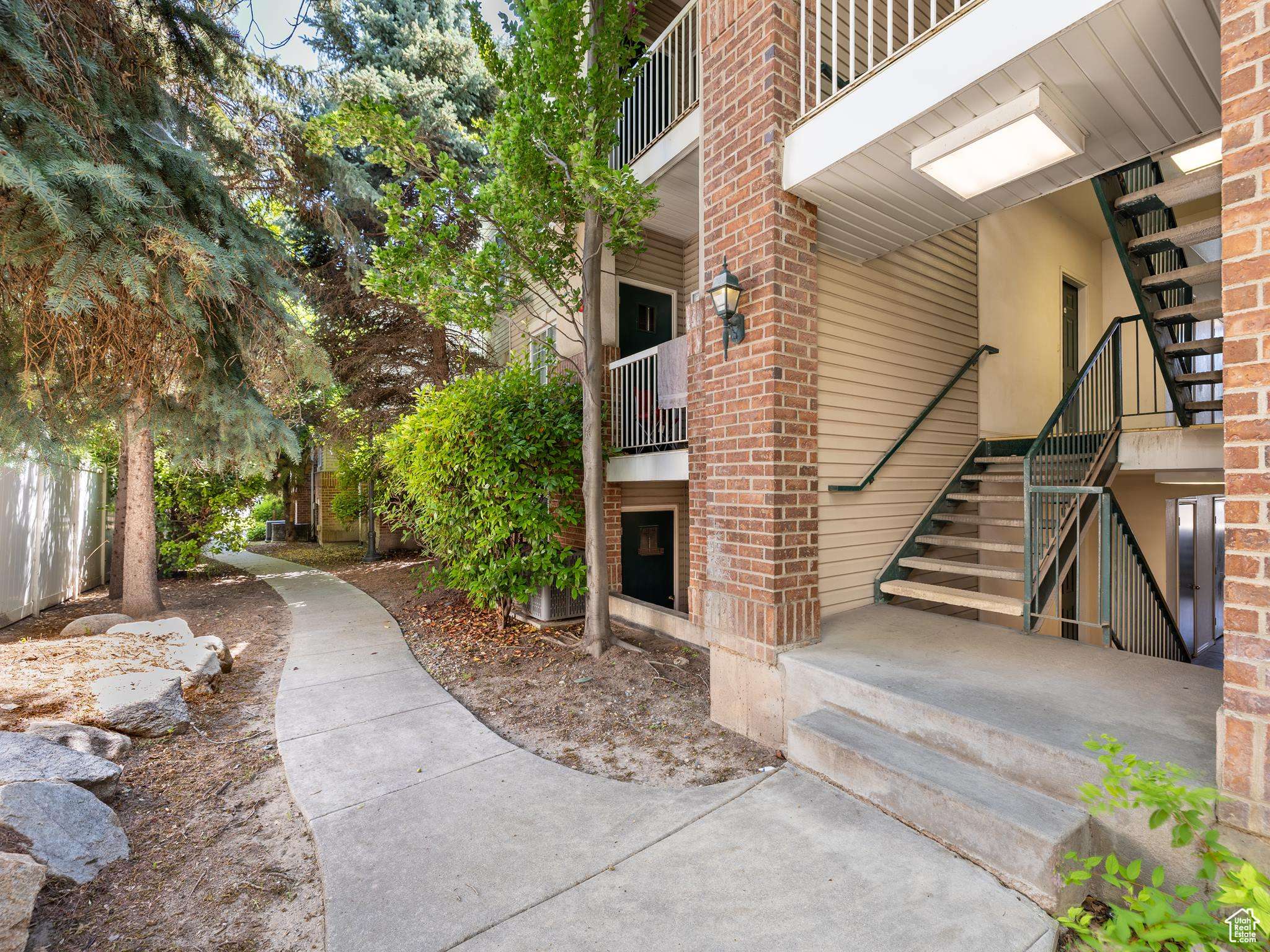Salt Lake City, UT 84102,150 S 800 E #G2