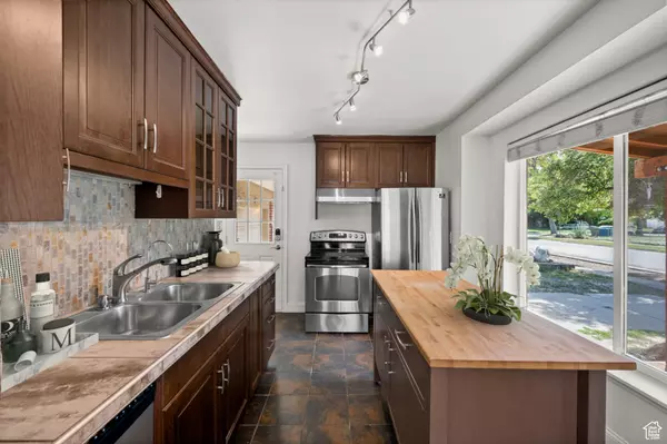 Salt Lake City, UT 84116,1114 W BRIARCLIFF AVE S