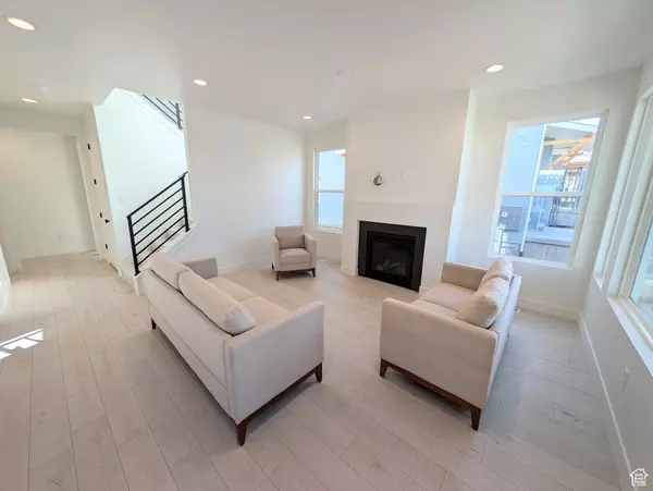 South Jordan, UT 84009,7071 W GRANBURY DR S #258