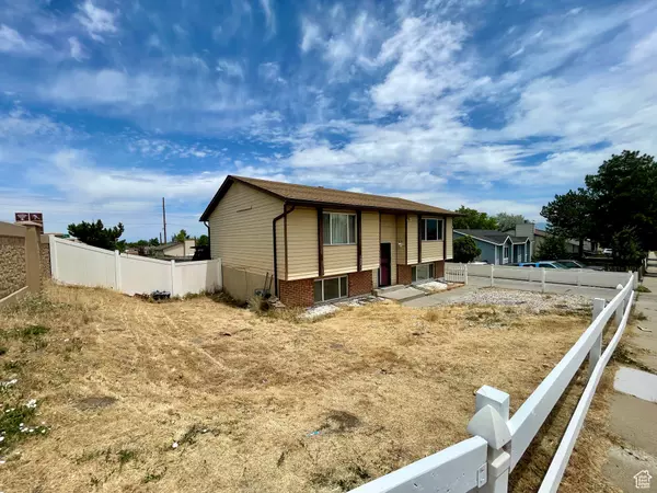 Salt Lake City, UT 84118,5586 W HIGHWOOD DR