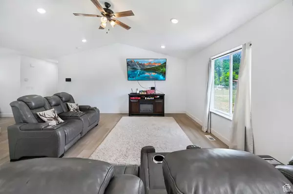 Trenton, UT 84338,40 S 100 W