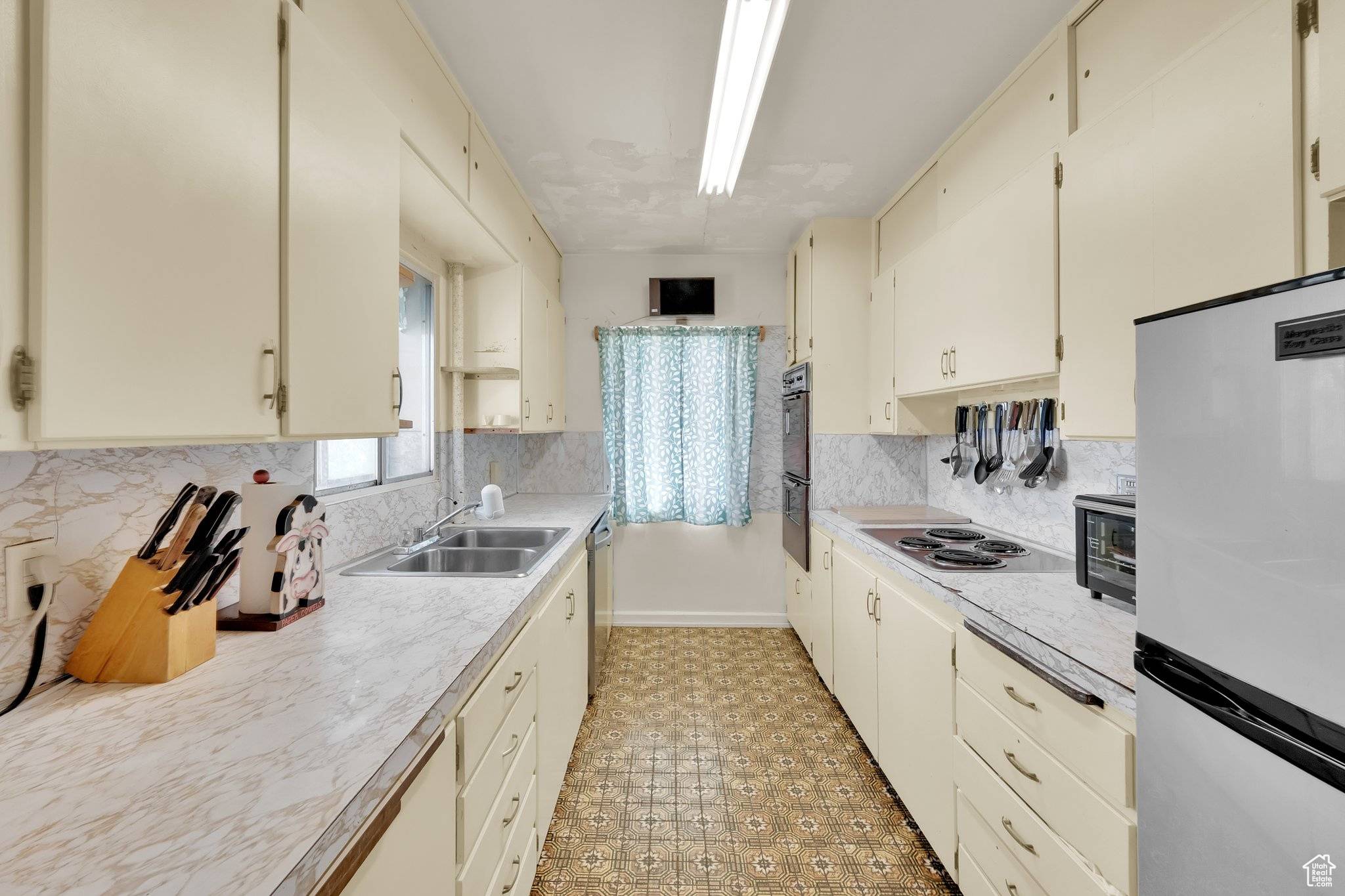 Salt Lake City, UT 84104,1579 S 1000 W