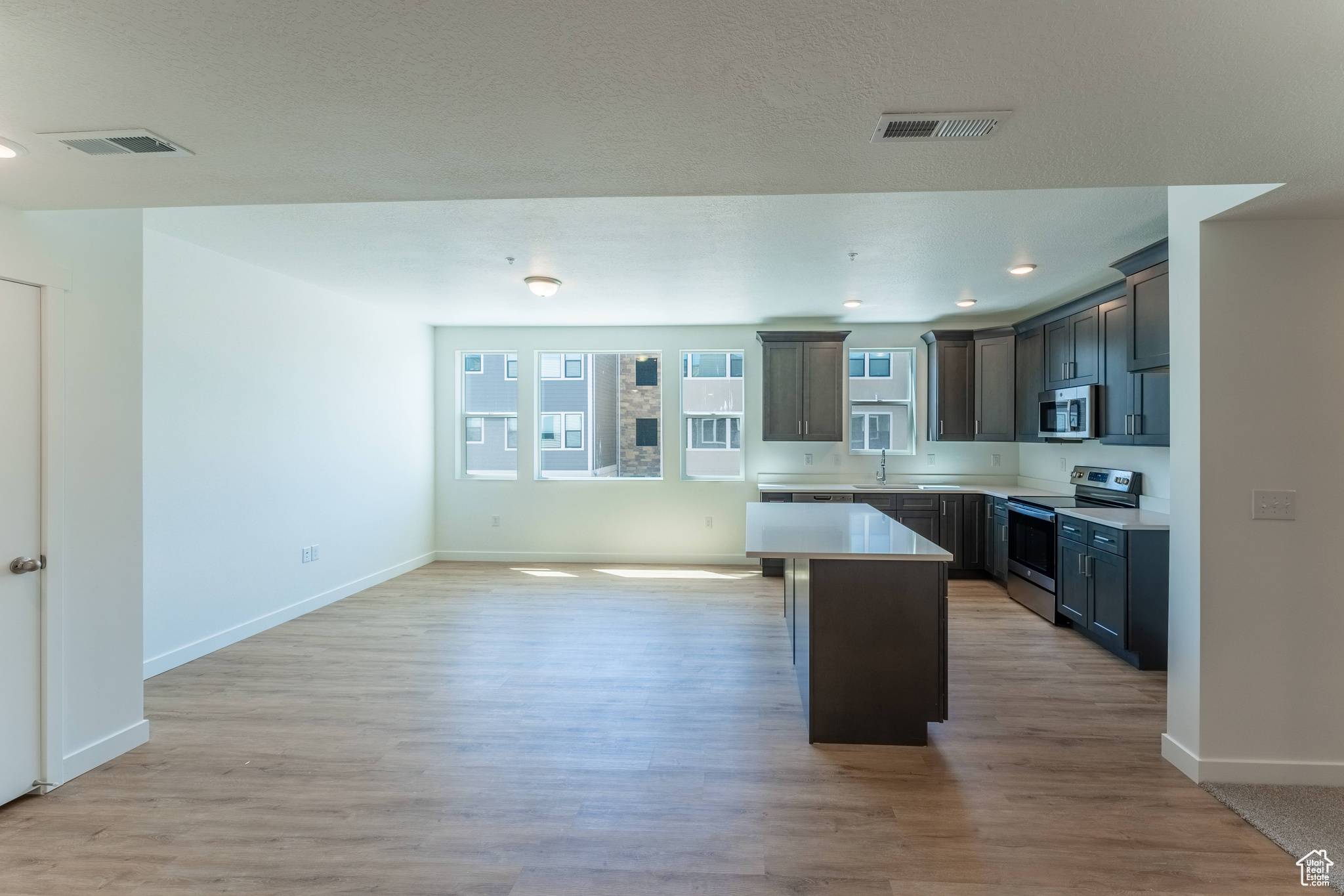 Midvale, UT 84047,8333 S IRIS LUMI LN W #Q303