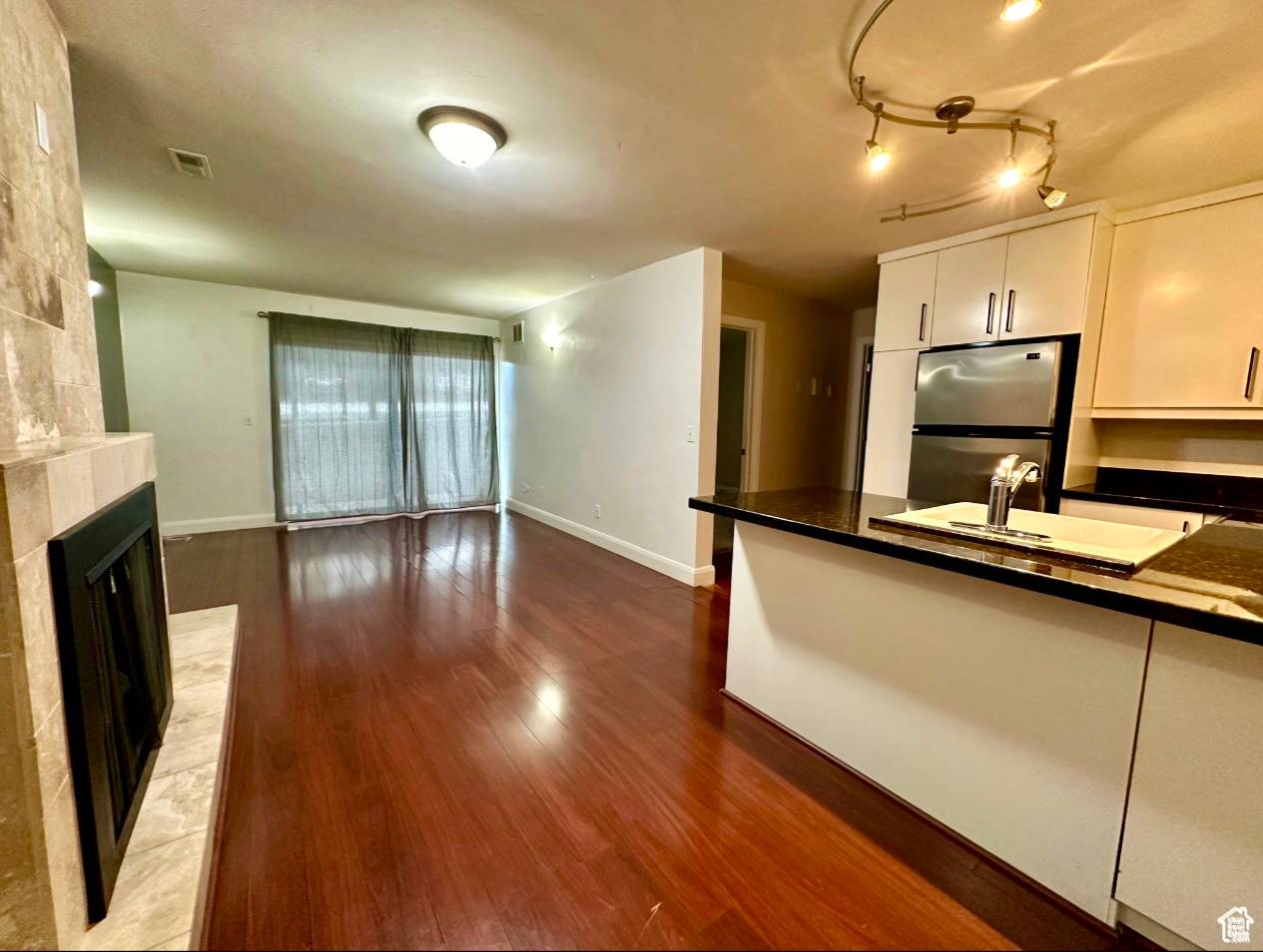 Salt Lake City, UT 84102,963 E 800 S #106