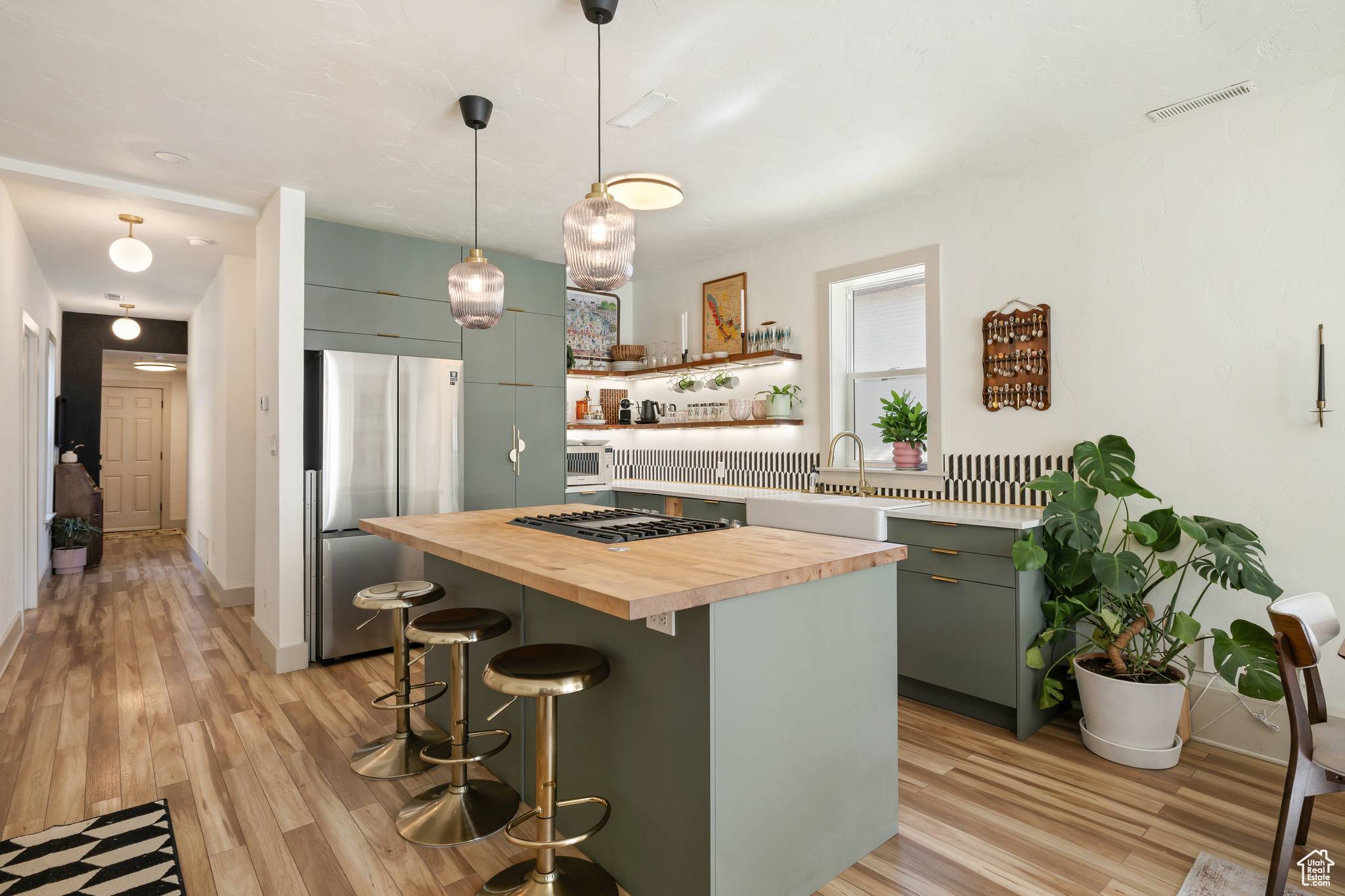 Salt Lake City, UT 84111,922 S 400 E