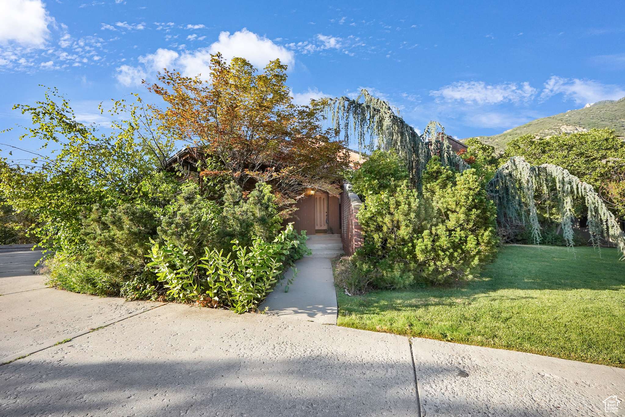 Sandy, UT 84092,9682 S QUAIL RIDGE RD S