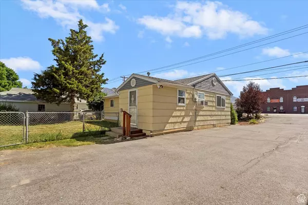 Farr West, UT 84404,1975 N 2000 W