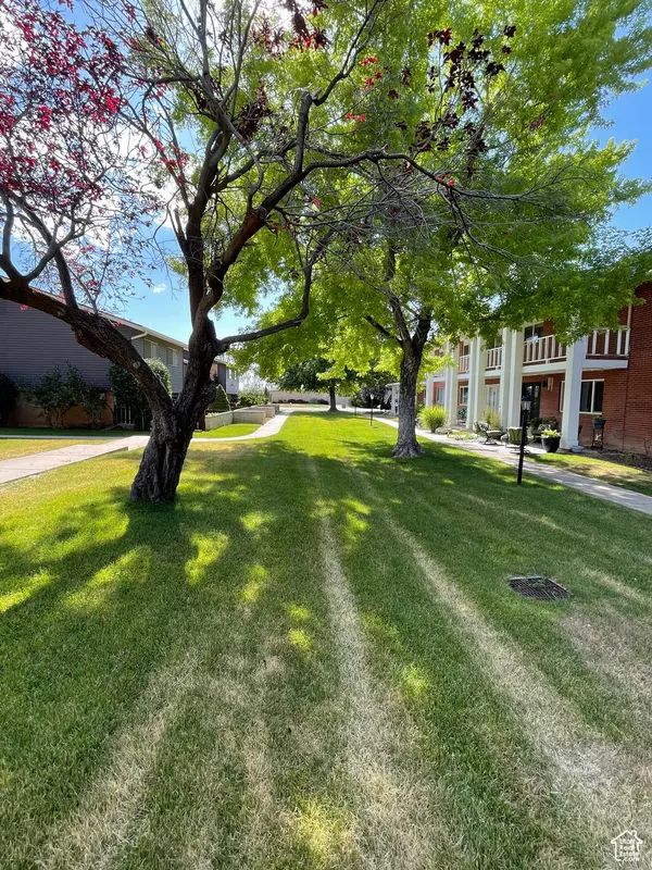 South Ogden, UT 84405,884 E 5575 S