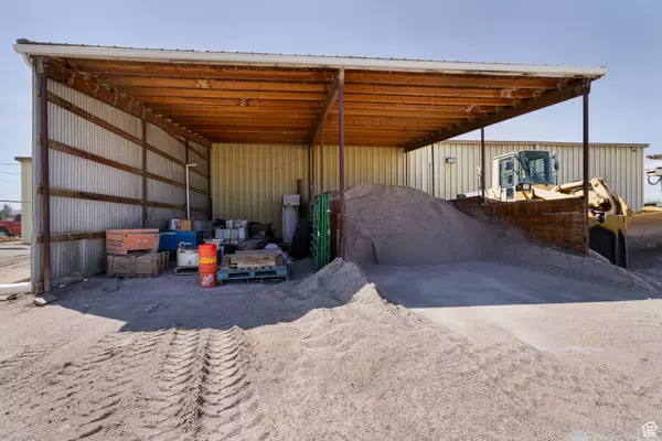 Vernal, UT 84078,335 S 1305 E