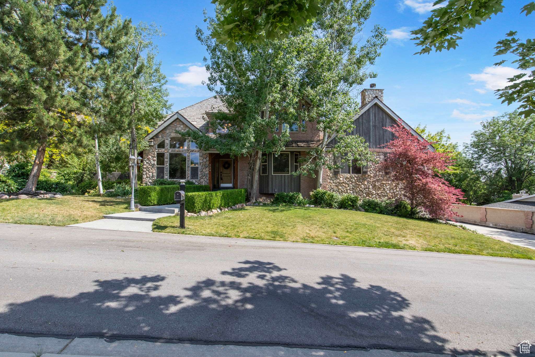 Provo, UT 84604,924 REDFORD DR