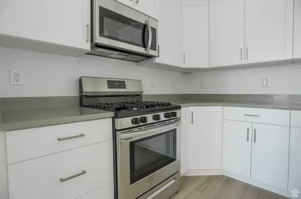 Sandy, UT 84070,136 E ABBEVILLE CT