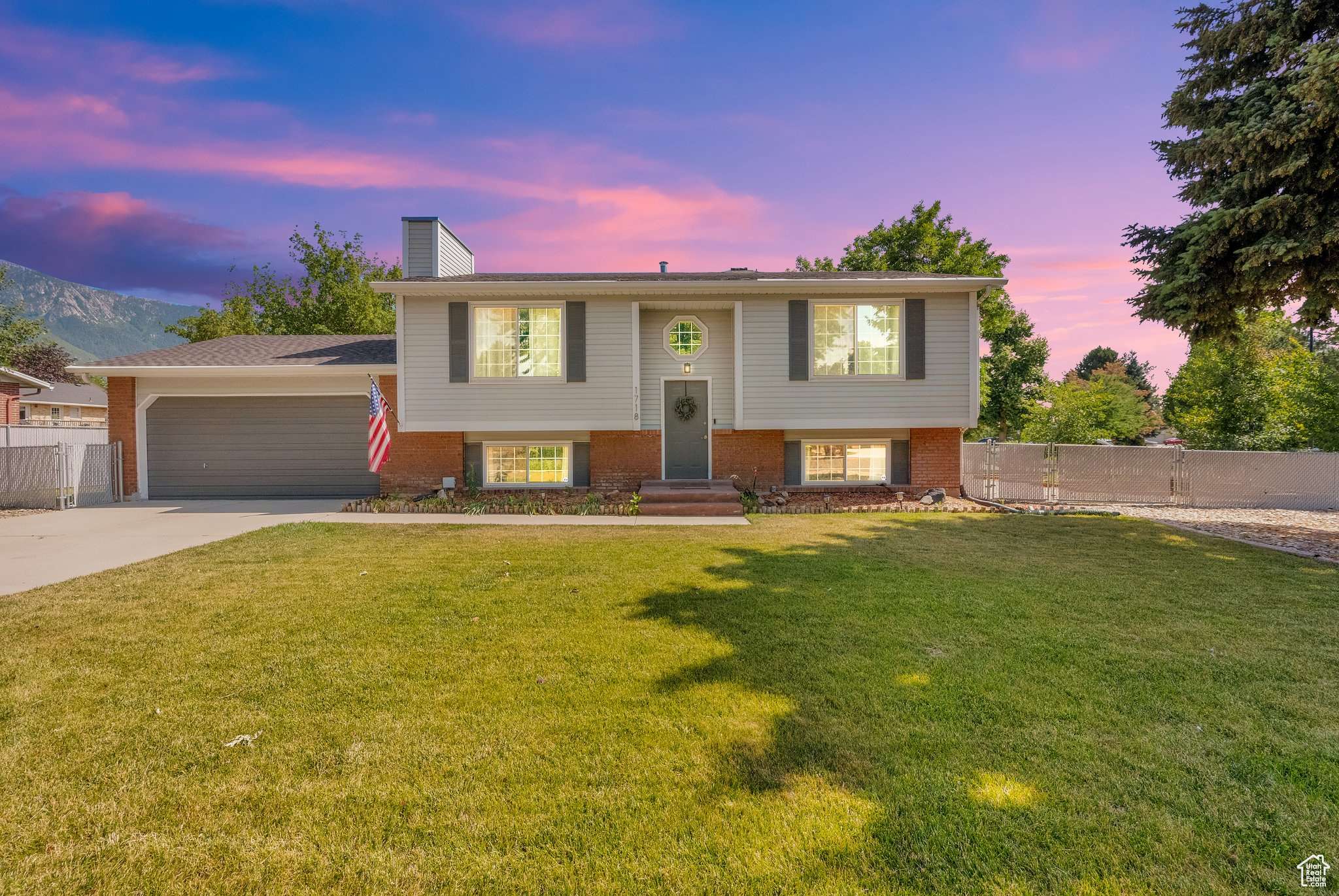 1718 E FAUNSDALE DR, Sandy, UT 84092