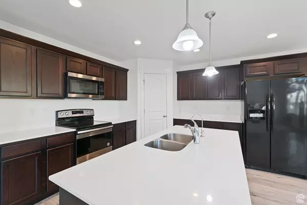 Saratoga Springs, UT 84045,194 N VALCREST DR