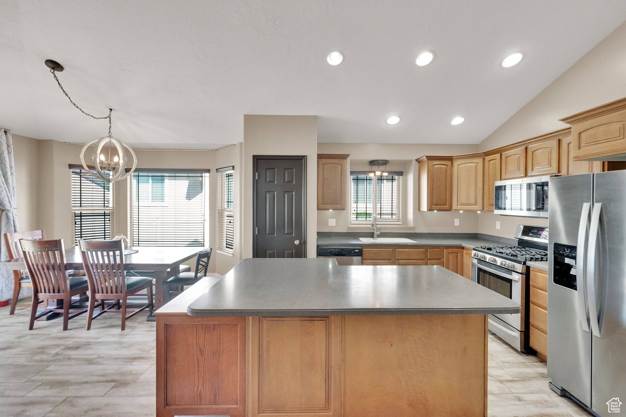 West Haven, UT 84401,3424 W 4450 S