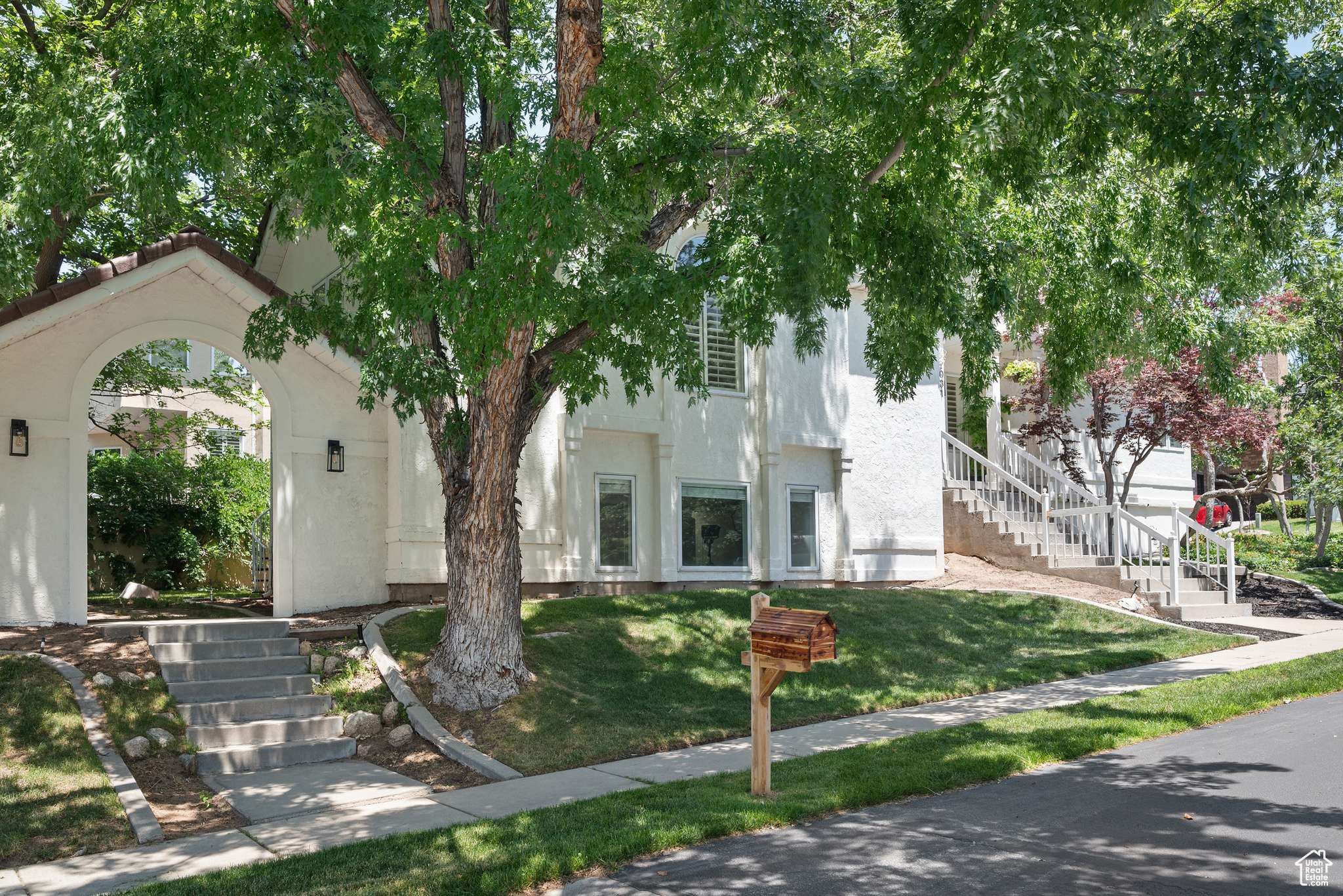 Sandy, UT 84092,2031 E OAK MANOR DR S