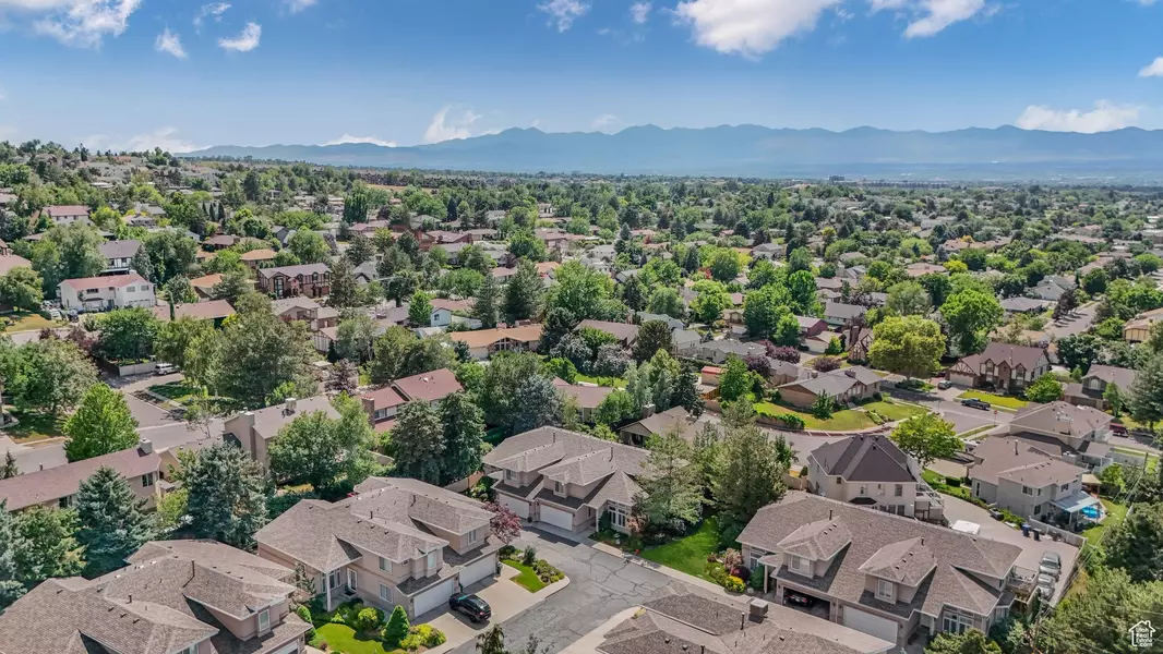 2262 E EMERALD HILLS CT, Cottonwood Heights, UT 84121
