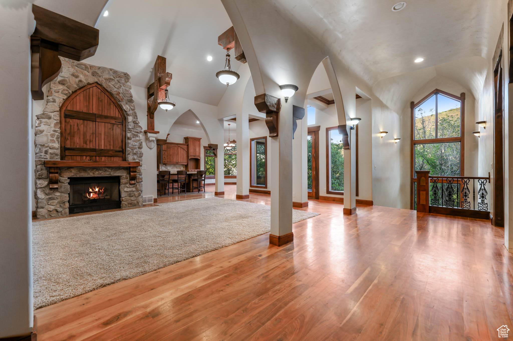 Bountiful, UT 84010,305 SUMMERWOOD DR