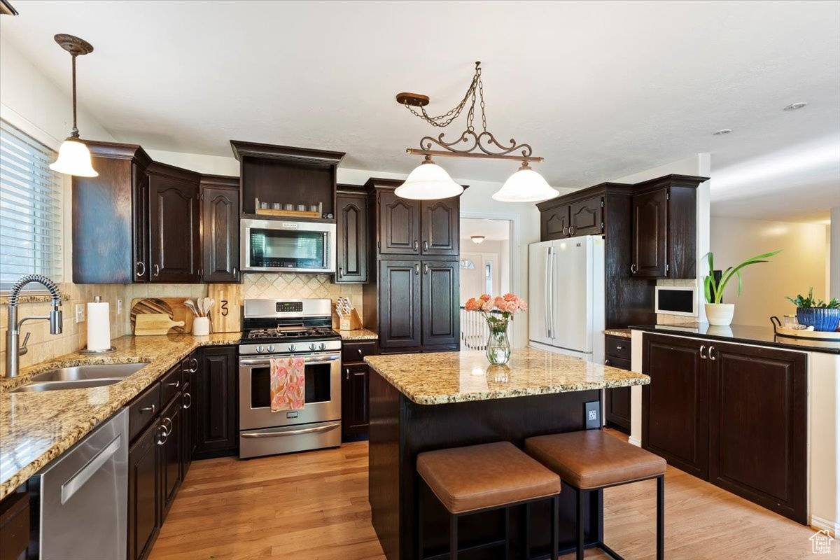 Sandy, UT 84092,11051 S LONGDALE CIR