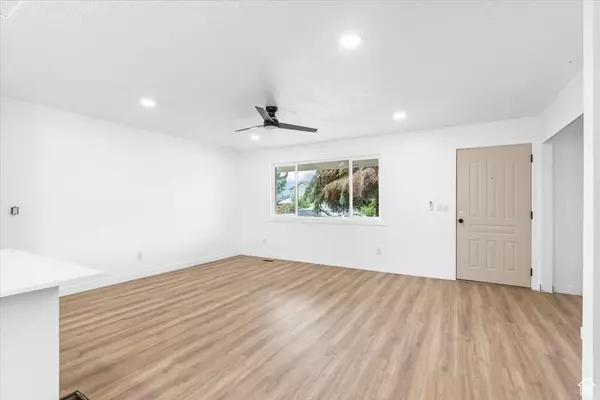 South Jordan, UT 84095,10164 BIRNAM WOODS WAY