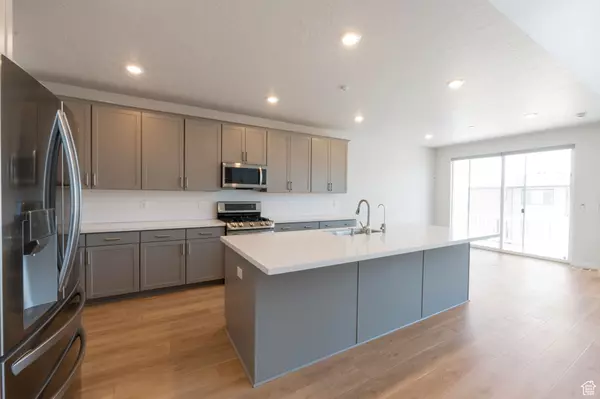 Saratoga Springs, UT 84045,256 W THISTLE DR