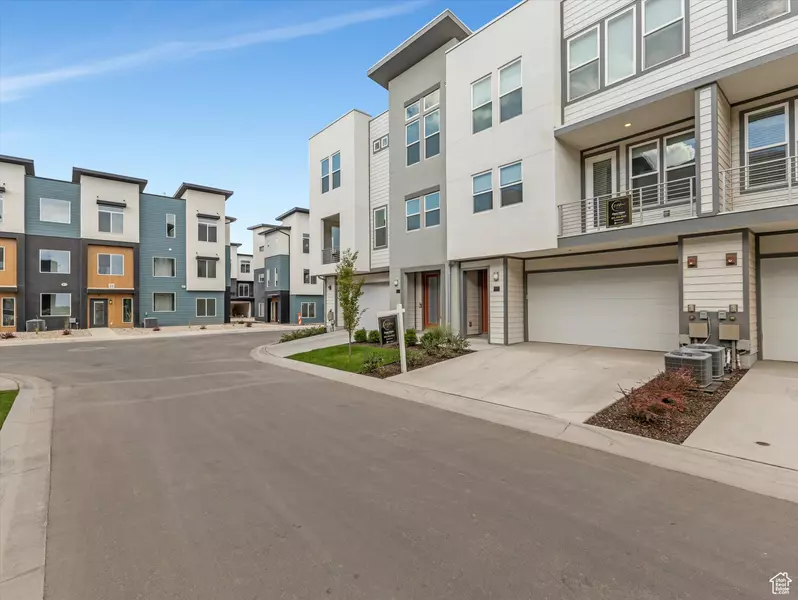 597 N NICHOLE LN #205, Farmington, UT 84025