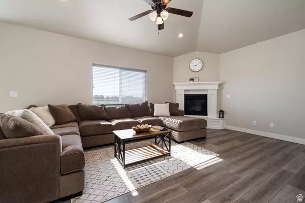 Vernal, UT 84078,933 S 250 W