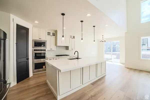 South Jordan, UT 84009,10942 S SAMOA DUNE DR
