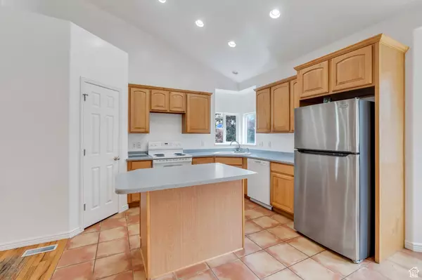 Syracuse, UT 84075,1430 S HEATHER LN