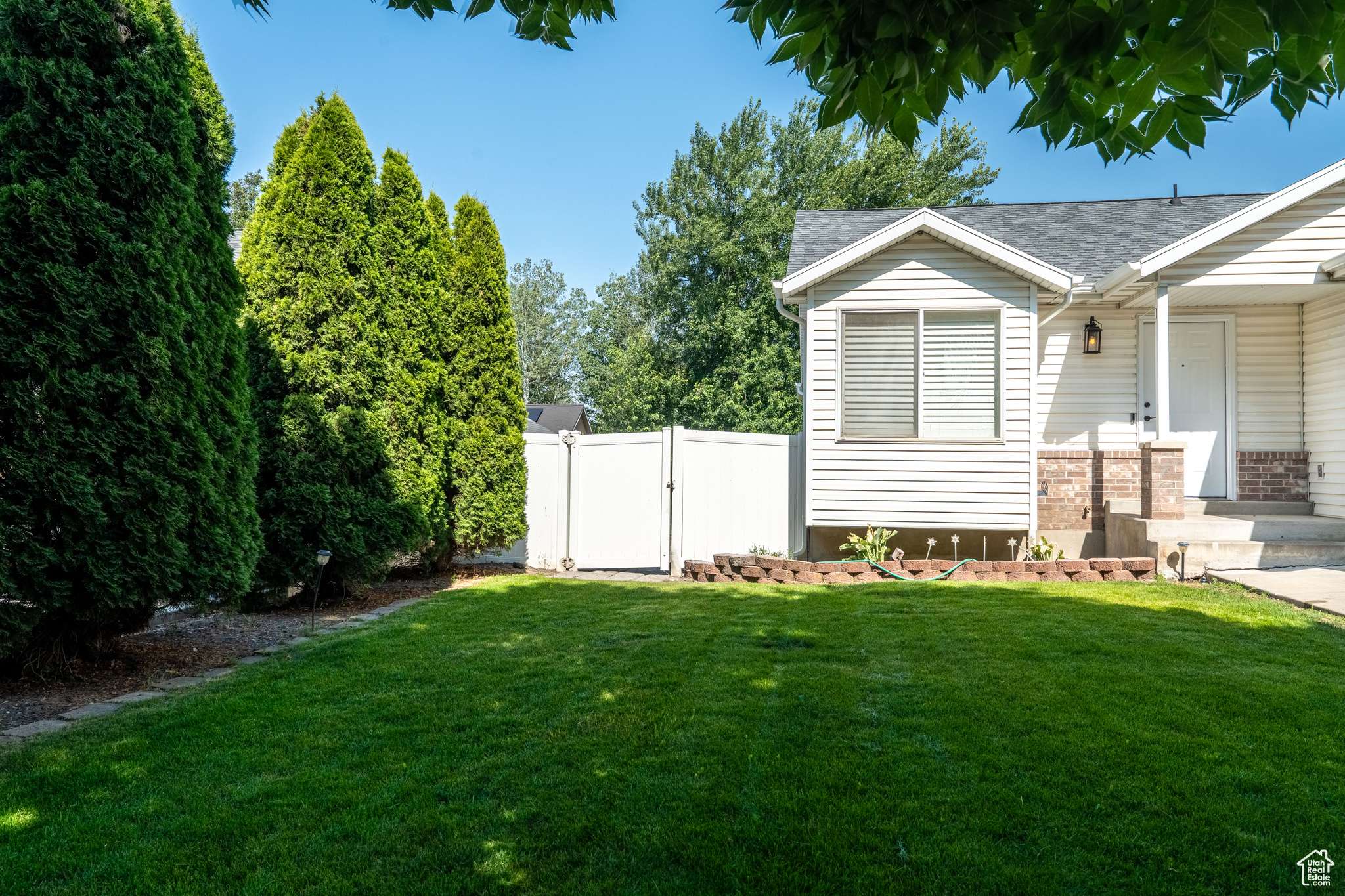 Woods Cross, UT 84087,984 S 925 W