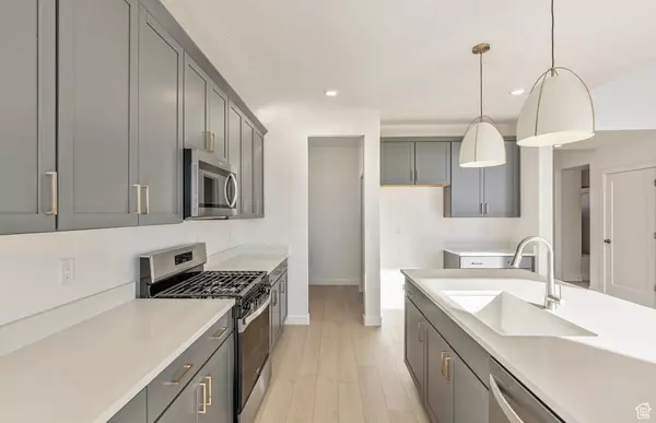 Eagle Mountain, UT 84005,4965 N TOPAZ DR #302