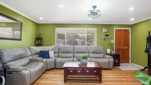 Woods Cross, UT 84087,2075 SORRENTO DR