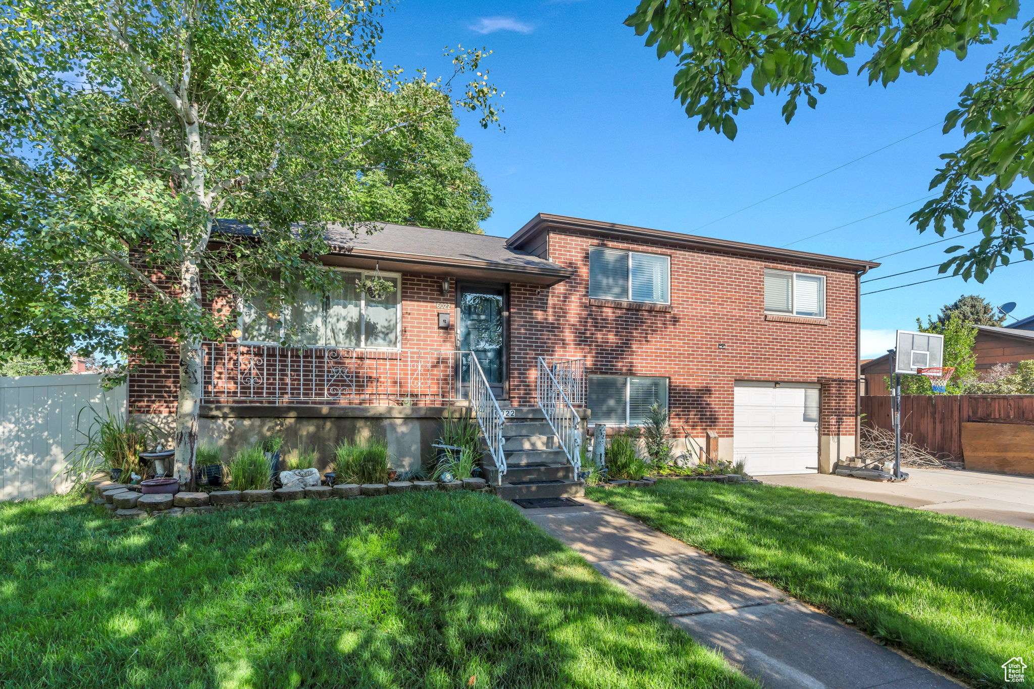 6022 S SANFORD DR, Murray, UT 84123
