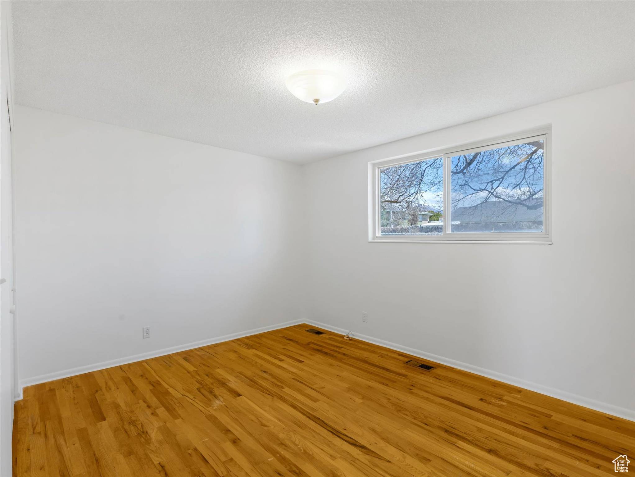 Sandy, UT 84094,828 E HIBISCUS AVE