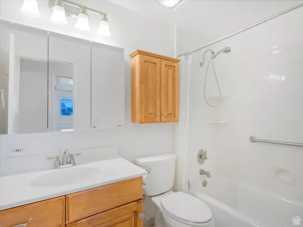 Sandy, UT 84094,828 E HIBISCUS AVE