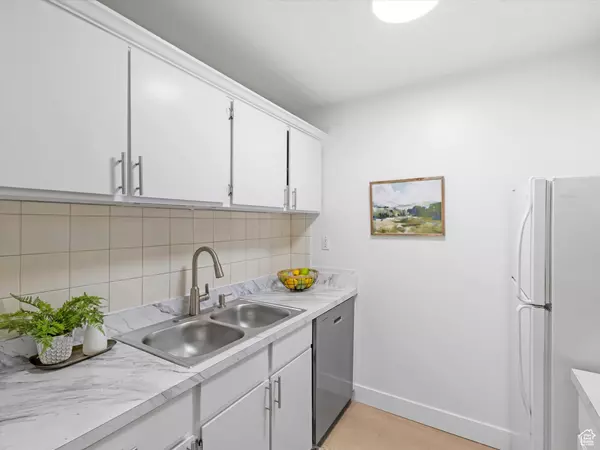 Murray, UT 84107,5561 S WILLOW LN #C