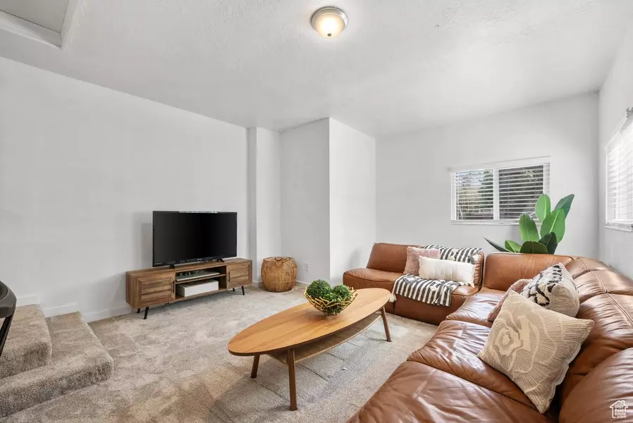 4371 S 200 W, Washington Terrace, UT 84405