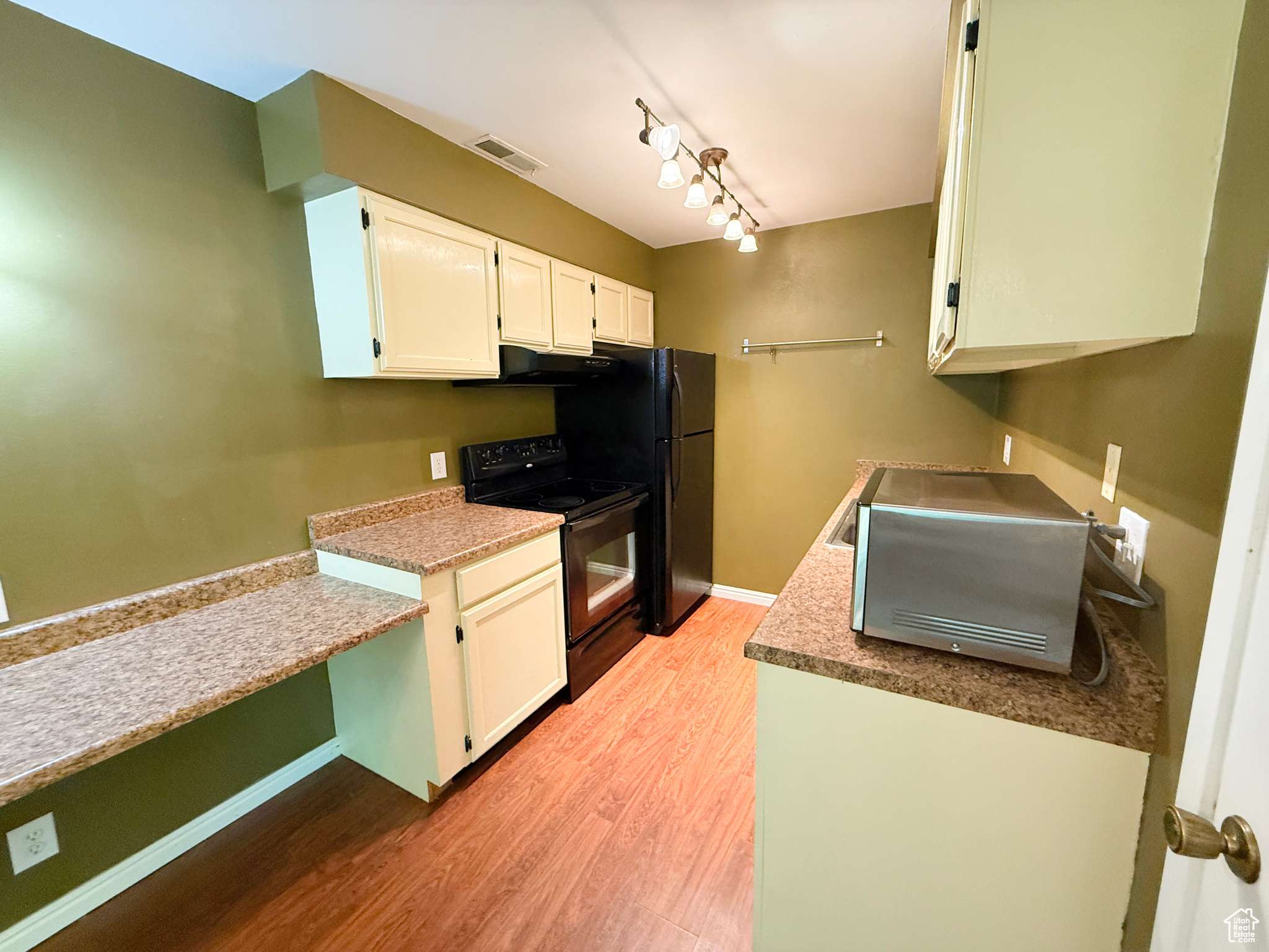 Logan, UT 84321,165 E 100 N #F