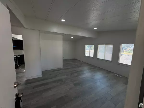 Sandy, UT 84070,209 E JORDAN VIEW CIR #52