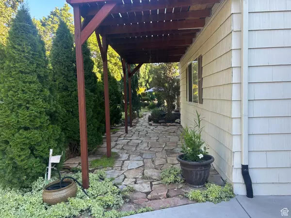 2537 S TAYLOR AVE E, Ogden, UT 84401