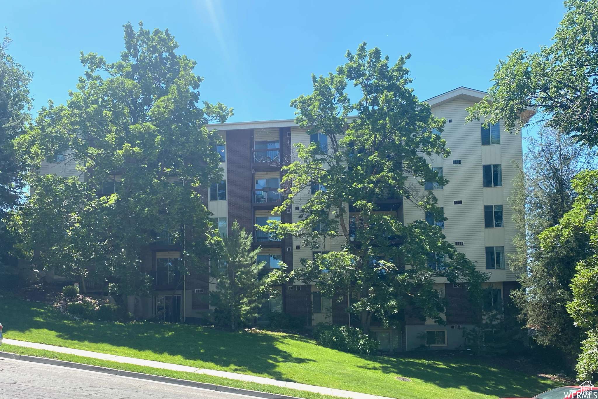 Salt Lake City, UT 84102,1044 E 400 S #407A